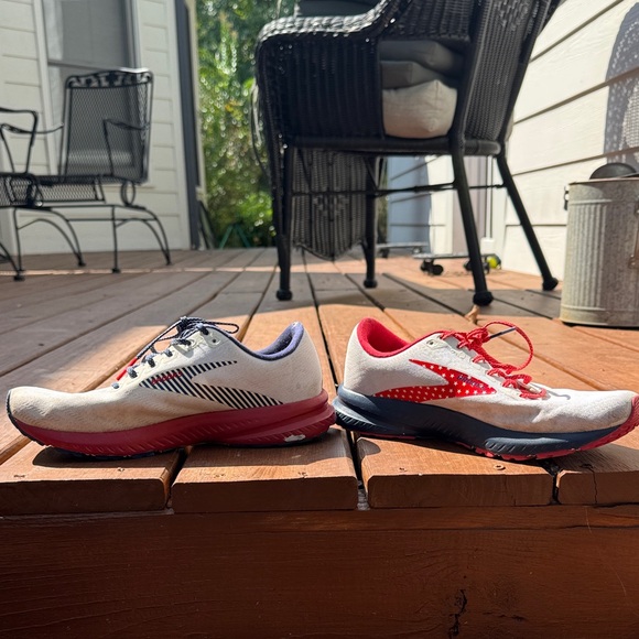 BROOKS RUNNING SHOES - Picture 7 of 12